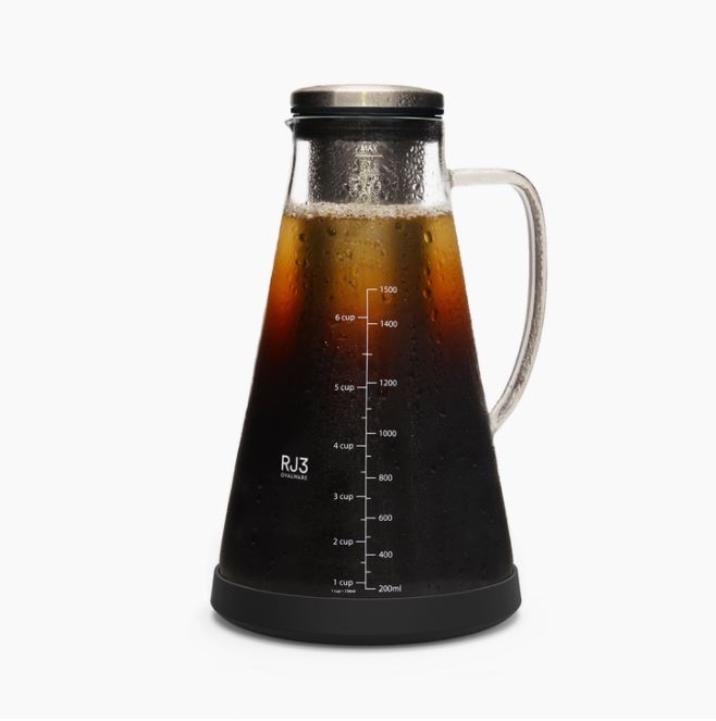 Ovalware RJ3 Cold Brew / Tea Maker 1.5 L in use